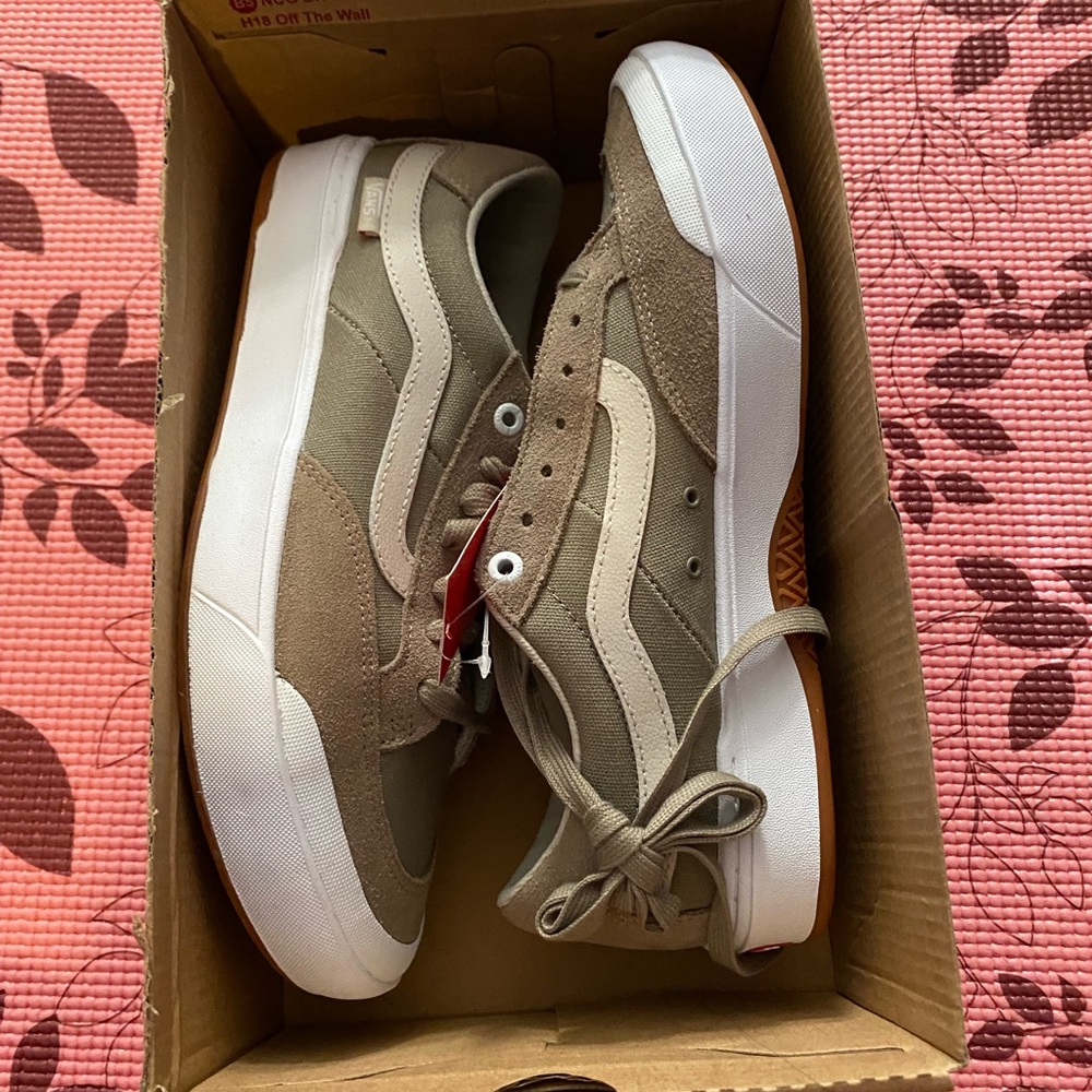 ~Brand new , never worn taupe vans